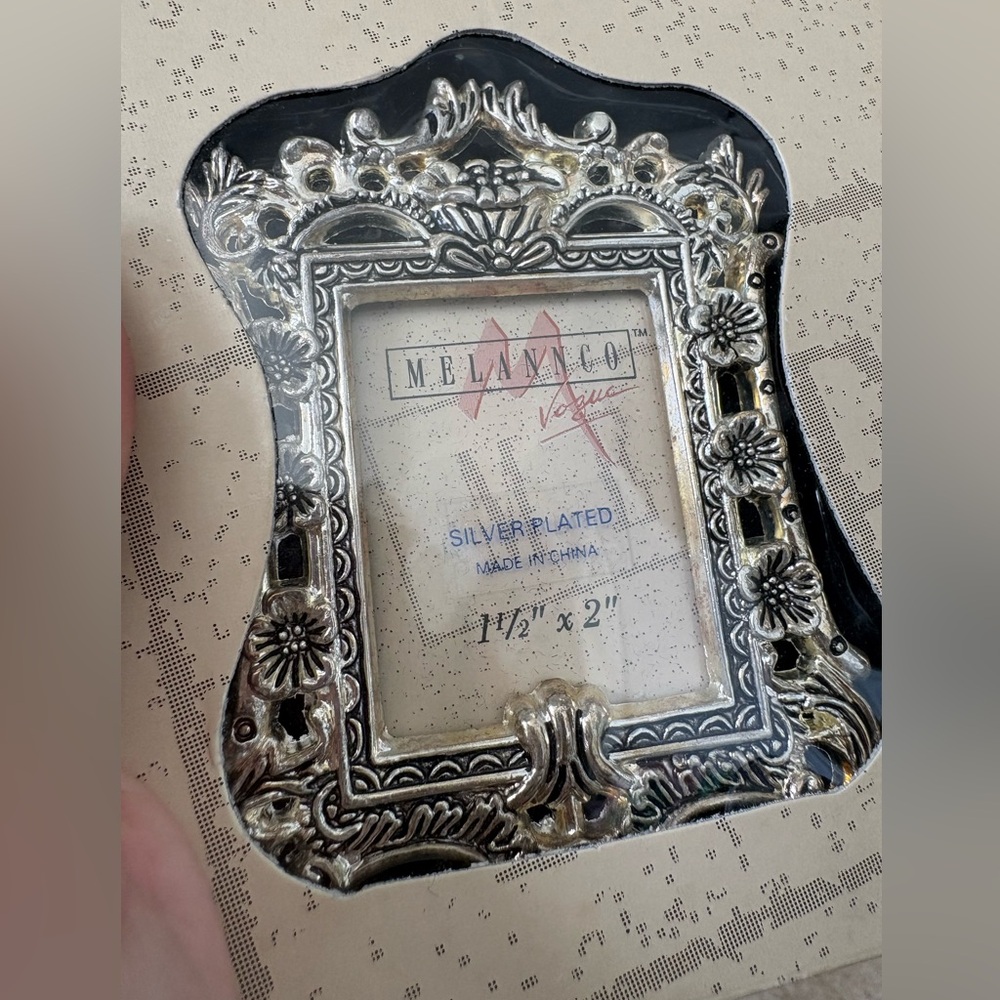 set of 4 vintage 1996 Melannco silver-plated Victorian-style mini picture frames - Picture 6 of 9